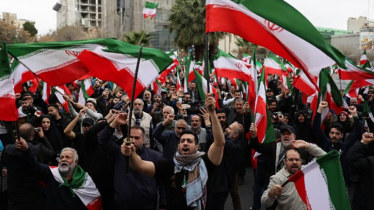 হামলার আগুনে জ্বলছে ইরান, তবু রাজপথে যুক্তরাষ্ট্র–ইসরায়েলবিরোধী গর্জন