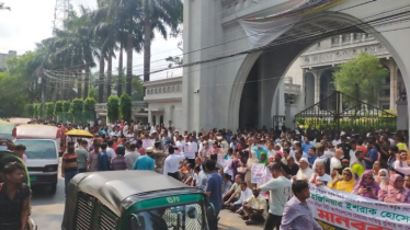 ইশরাক হোসেনকে মেয়রের দায়িত্ব বুঝিয়ে দেওয়ার দাবিতে ঢাকাবাসীর অবস্থান