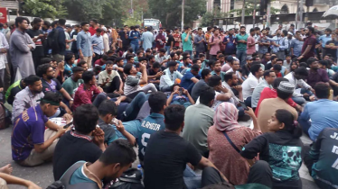 তৃতীয় দিনেও অনড় জবি শিক্ষক-শিক্ষার্থীরা, জুমার পর আবারও উত্তাল কাকরাইল