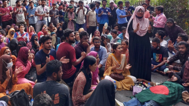 কাকরাইলে জবি শিক্ষার্থীদের গণঅনশন শুরু 