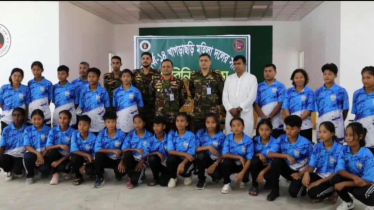 খাগড়াছড়িতে অনুর্ধ্ব ১৪ নারী ফুটবল দলের সঙ্গে সেনা রিজিয়নের মতবিনিময়