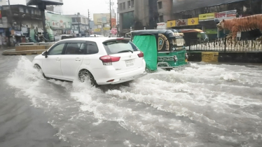 ভারী বৃষ্টিতে তলিয়ে গেছে খুলনার বেশিরভাগ রাস্তাঘাট