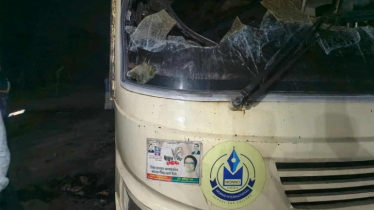মানিকগঞ্জে মুন্নু স্কুল অ্যান্ড কলেজের বাসে আগুন