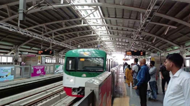 মেট্রোরেলে সিট দখল নিয়ে যাত্রীদের অসৎ কৌশল, নতুন নিয়ম মতিঝিল স্টেশনে