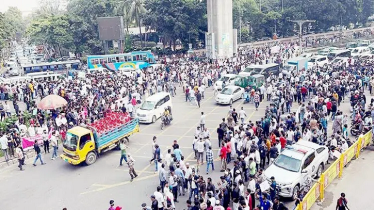 মোবাইল ব্যবসায়ীদের অবরোধ স্থগিত, তবে দোকান বন্ধ রাখার ঘোষণা