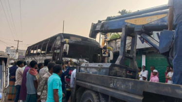 ময়মনসিংহের ফুলবাড়িয়ায় বাসে আগুন, দগ্ধ হয়ে চালকের মৃত্যু ময়মনসিংহের ফুলবাড়িয়ায় বাসে আগুন, দগ্ধ হয়ে চালকের মৃত্যু