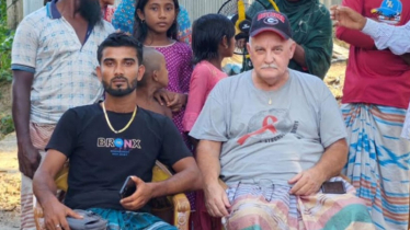 বন্ধুত্বের টানে রাজমিস্ত্রীর বাড়িতে মার্কিন নাগরিক 