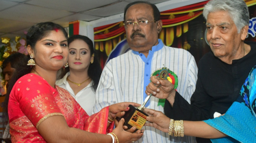 মাদার তেরেসা অ্যাওয়ার্ড পেলেন অর্পনা রানী রাজবংশী 
