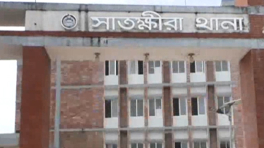 চেতনানাশক স্প্রে দিয়ে সোনার গহনা ও মোবাইল ছিনতাই, হাতে ধরিয়ে দিলো লবণ