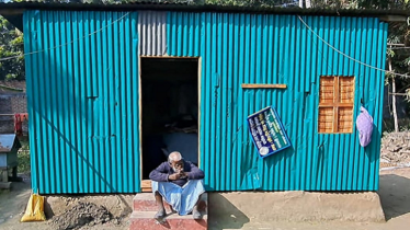 তারেক রহমানের সহায়তাপ্রাপ্ত দৃষ্টিপ্রতিবন্ধী গফুর মল্লিকের বাড়িতে ভাঙচুর-লুটপাট