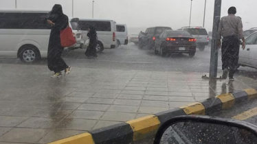 সৌদিজুড়ে প্রবল ঝড়-বৃষ্টি, বন্যার সতর্কবার্তা 