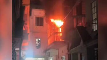 সাভারে এক বাড়িতে অগ্নিকাণ্ড, জাবি শিক্ষার্থীসহ দগ্ধ ৪