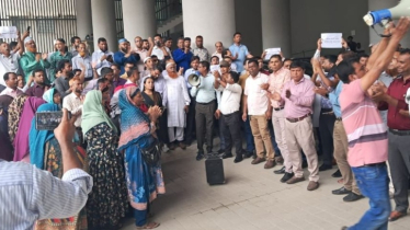 সচিবালয়ে চলছে কর্মকর্তা-কর্মচারীদের বিক্ষোভ 