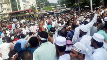 ব্যারিকেড ভেঙে শাহবাগ অবরোধ করলো শিক্ষকরা, যানচলাচল বন্ধ