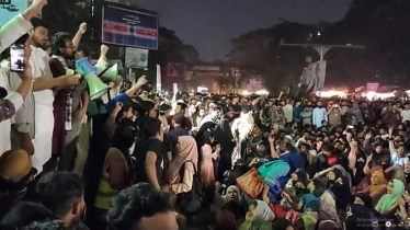 ইনকিলাব মঞ্চের আন্দোলনে পুলিশের হামলা, প্রতিবাদে শাহবাগ অবরোধ