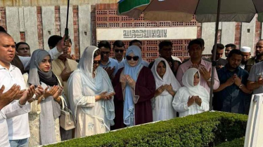 কোকোর কবর জিয়ারত করলেন ডা. জোবাইদা ও শামিলা রহমান