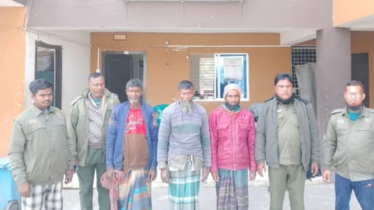 সুন্দরবন অভয়ারণ্য এলাকায় কাঁকড়া ধরার অপরাধে তিন জেলে আটক