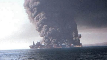 এবার মার্কিন বন্ধুরাষ্ট্রের তেলবাহী জাহাজে আইআরজিসির হামলা