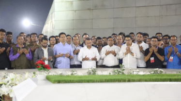 মা-বাবার কবর জিয়ারতের মাধ্যমে নির্বাচনী প্রচারণা শেষ করলেন তারেক রহমান