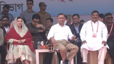 রাজশাহীতে সমাবেশ মঞ্চে উঠেছেন তারেক রহমান, নেতাকর্মীদের ঢল