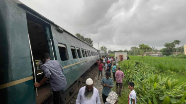 রংপুরে পদ্মরাগের ৬ বগি লাইনচ্যুত, রেল যোগাযোগ বন্ধ