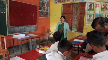 শিক্ষকরা কর্মবিরতিতে, বিদ্যালয়ের তালা ভেঙে বার্ষিক পরীক্ষা নিলেন ইউএনও