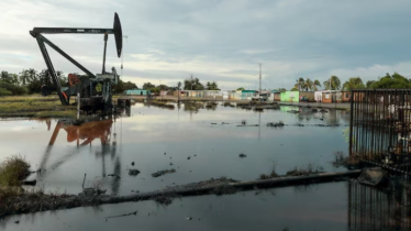 আনুষ্ঠানিকভাবে ভেনেজুয়েলার তেল বিক্রি শুরু করেছে যুক্তরাষ্ট্র আনুষ্ঠানিকভাবে ভেনেজুয়েলার তেল বিক্রি শুরু করেছে যুক্তরাষ্ট্র