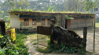 স্বাস্থ্যকেন্দ্র নাকি মাদক সেবনের কেন্দ্র, প্রশ্ন স্থানীয়দের স্বাস্থ্যকেন্দ্র নাকি মাদক সেবনের কেন্দ্র, প্রশ্ন স্থানীয়দের