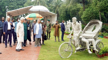 জুলাই স্মৃতি জাদুঘর পরিদর্শন করলেন প্রধান উপদেষ্টা