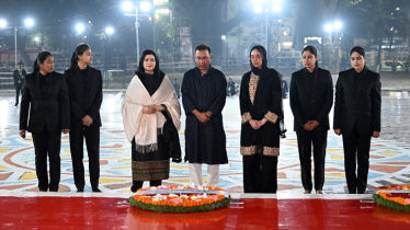 স্ত্রী-কন্যাকে নিয়ে ভাষা শহীদদের প্রতি শ্রদ্ধা জানালেন তারেক রহমা