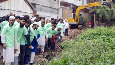চট্টগ্রামে খাল পরিষ্কারে নেমেছে জামায়াত, সঙ্গে মেয়র শাহাদাত