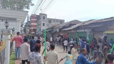সমাবেশ শেষে মুখোমুখি দুই দল, সংঘর্ষে পুলিশ-সাংবাদিকসহ আহত ২০ সমাবেশ শেষে মুখোমুখি দুই দল, সংঘর্ষে পুলিশ-সাংবাদিকসহ আহত ২০