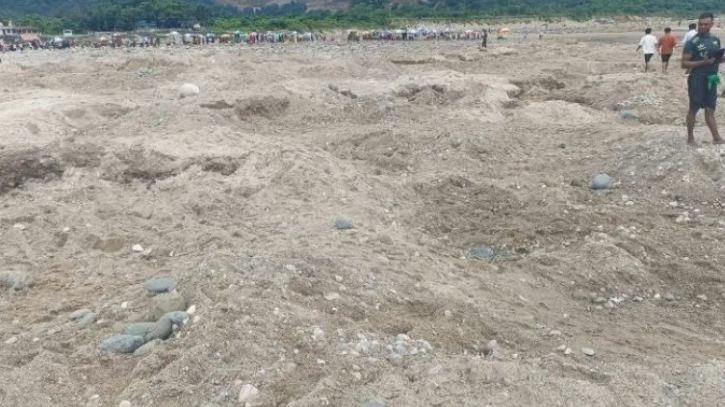সিলেটে সাদা পাথর লুটের তদন্ত করে দ্রুত ব্যবস্থা নিতে হাইকোর্টে রিট সিলেটে সাদা পাথর লুটের তদন্ত করে দ্রুত ব্যবস্থা নিতে হাইকোর্টে রিট