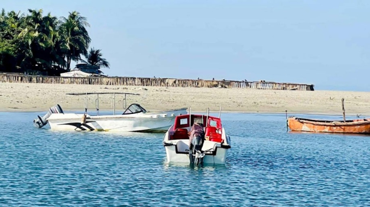 সেন্ট মার্টিন থেকে টেকনাফ আসার পথে স্পিডবোট ডুবে মা-মেয়ের মৃত্যু 