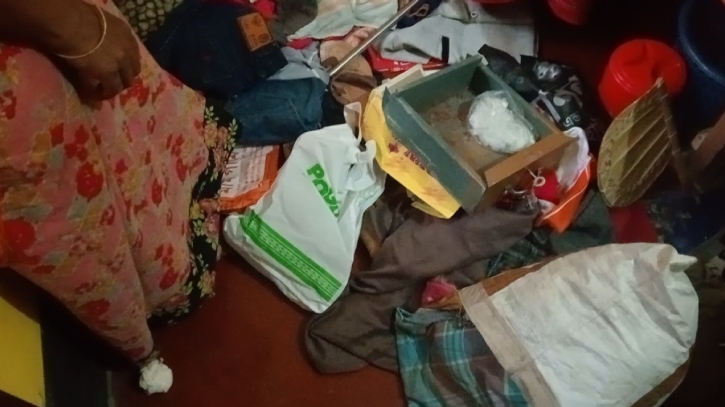বিএনপি নেতার বাড়ি থেকে ১৭ ভরি স্বর্ণালঙ্কার ও দুই লাখ টাকা চুরি বিএনপি নেতার বাড়ি থেকে ১৭ ভরি স্বর্ণালঙ্কার ও দুই লাখ টাকা চুরি