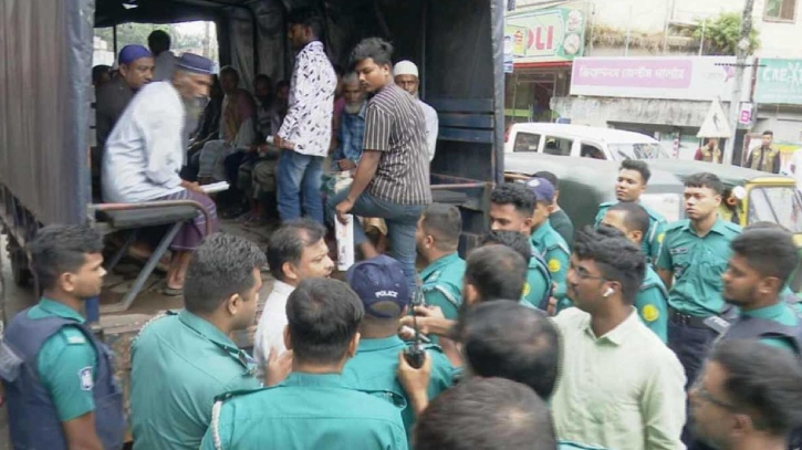 ব্যাটারিচালিত রিকশার আন্দোলন ঘিরে ২২ জন আটক ব্যাটারিচালিত রিকশার আন্দোলন ঘিরে ২২ জন আটক