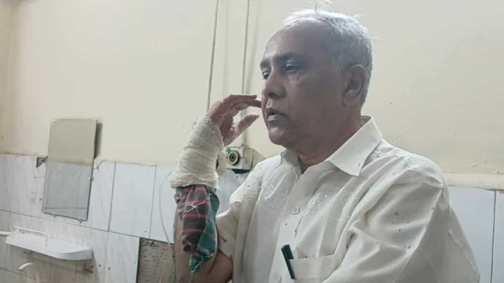 টাঙ্গাইলে ব্যবসায়ী ঐক্য জোটের সভাপতিকে কুপিয়ে জখম  টাঙ্গাইলে ব্যবসায়ী ঐক্য জোটের সভাপতিকে কুপিয়ে জখম