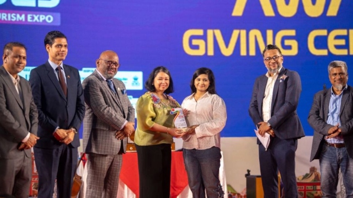 পর্যটন খাতে অবদানের জন্য পুরস্কার পেলেন ৩ সাংবাদিকসহ ১৩ জন পর্যটন খাতে অবদানের জন্য পুরস্কার পেলেন ৩ সাংবাদিকসহ ১৩ জন