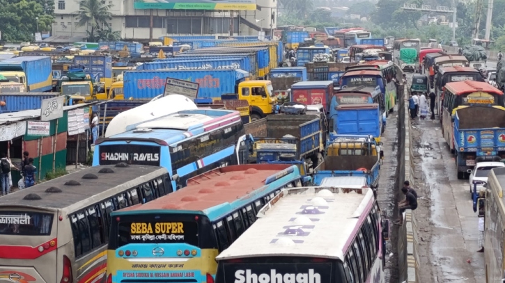 ভয়াবহ যানজটে ঢাকা-চট্টগ্রাম ও ঢাকা-সিলেট মহাসড়ক