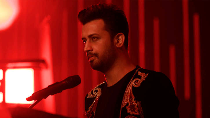 ফের ঢাকায় আসছেন আতিফ আসলাম ফের ঢাকায় আসছেন আতিফ আসলাম