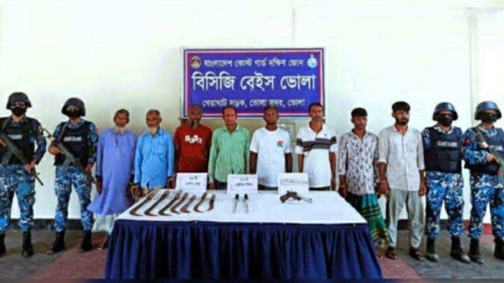 ভোলায় কোস্টগার্ডের বিশেষ অভিযান, অস্ত্রসহ ৮ ডাকাত গ্রেফতার ভোলায় কোস্টগার্ডের বিশেষ অভিযান, অস্ত্রসহ ৮ ডাকাত গ্রেফতার