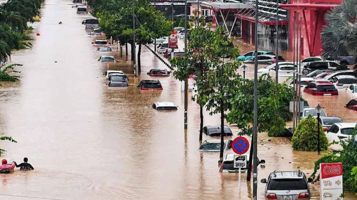 টানা বর্ষণে ভিয়েতনামে ভয়াবহ বন্যা, নিহত কমপক্ষে ৪১