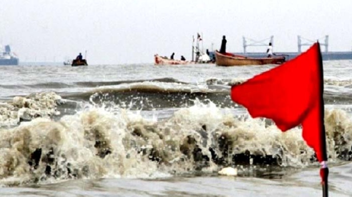 সাগরে লঘুচাপের সৃষ্টি, সুমদ্র বন্দরে ৩ নম্বর সতর্ক সংকেত সাগরে লঘুচাপের সৃষ্টি, সুমদ্র বন্দরে ৩ নম্বর সতর্ক সংকেত
