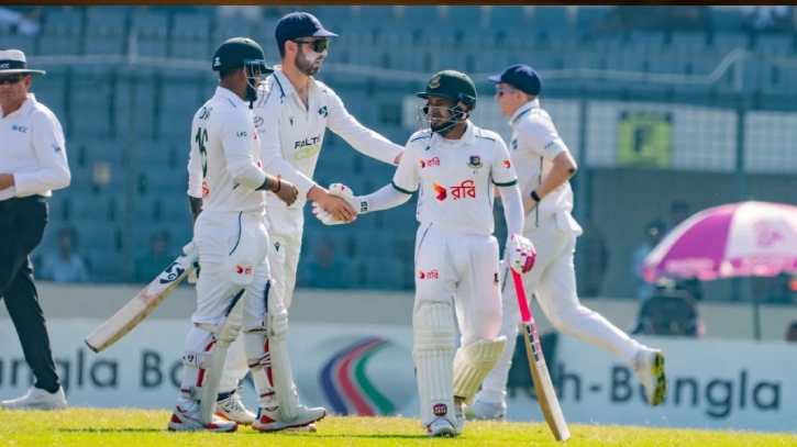 মুশফিকের রেকর্ড, লিটনের সেঞ্চুরি; বড় ট্রেইলে বিপাকে আয়ারল্যান্ড