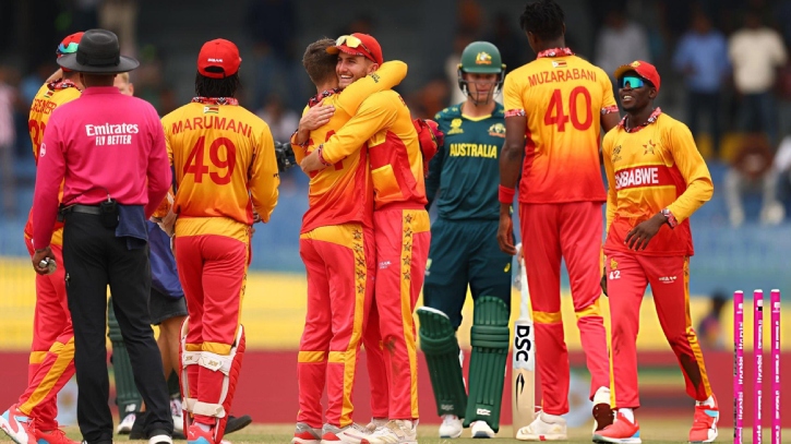 বিশ্বকাপে অস্ট্রেলিয়াকে হারালো জিম্বাবুয়ে