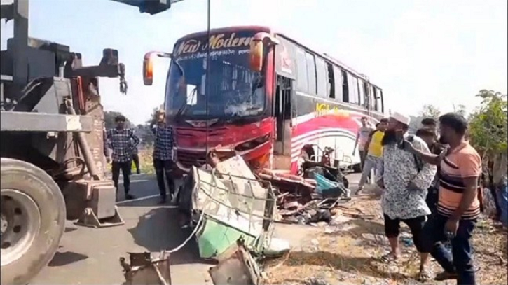 ভাঙ্গায় বাসচাপায় প্রাণ গেল অটোরিকশার ৩ যাত্রীর