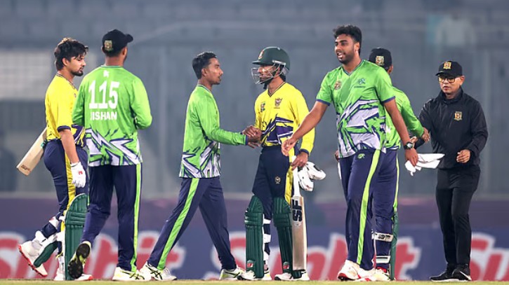 দুরন্তকে উড়িয়ে ফাইনালে দুর্বার