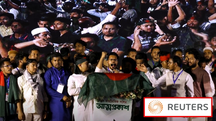 হাসিনাকে তাড়িয়ে রাজনীতির মাঠ দখল করতে চায় বাংলাদেশের জেনজি’রা