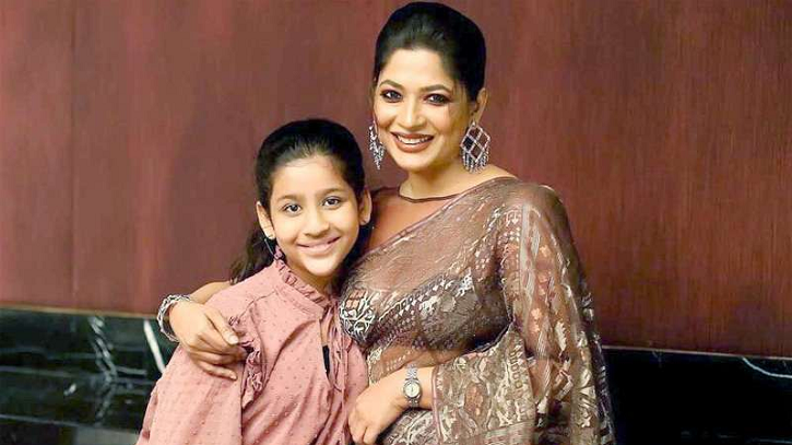 দেশে সন্তানের ‘পূর্ণ অভিভাবকত্ব’ পাওয়া প্রথম মা বাঁধন Foto & Idee Foto zu দেশে সন্তানের ‘পূর্ণ অভিভাবকত্ব’ পাওয়া প্রথম মা বাঁধন