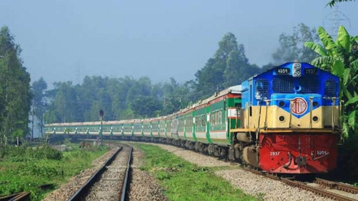 একদিনে ট্রেনের ২০৯৩ যাত্রীর কাছ থেকে ভাড়াসহ জরিমানা আদায়